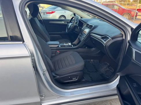 Used 2019 Ford Fusion SE image 21
