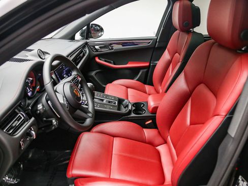 Certified 2026 Porsche Macan S AWD/4WD image 22