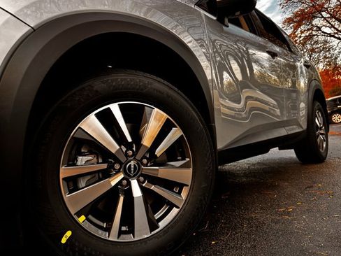 New 2025 Nissan Pathfinder SL image 8