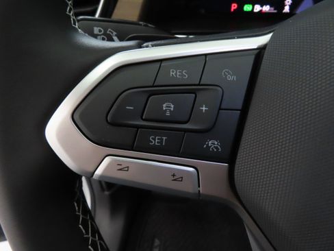 New 2026 Volkswagen Atlas SE FWD image 13