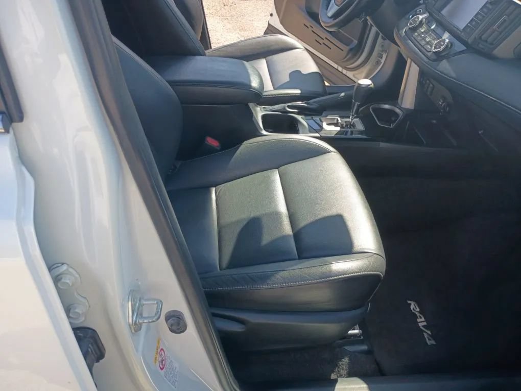 Used 2018 Toyota RAV4 Limited FWD image 21