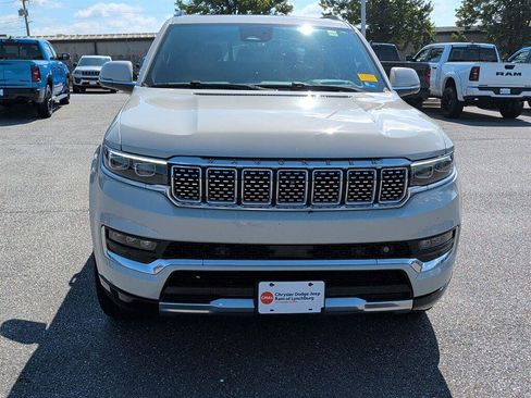 Used 2022 Jeep Grand Wagoneer Series III AWD/4WD image 3