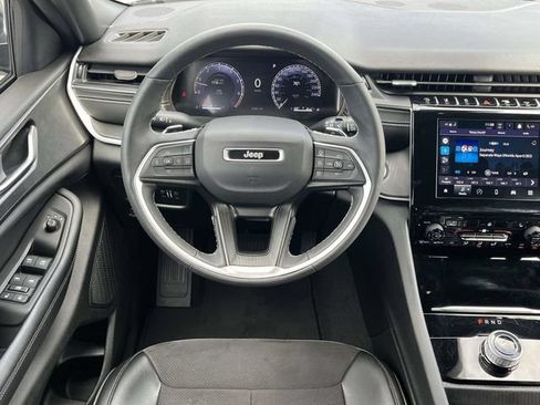 Used 2024 Jeep Grand Cherokee L Altitude AWD/4WD image 19