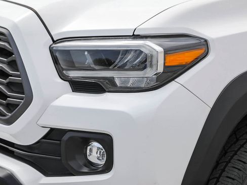 Used 2021 Toyota Tacoma TRD Off-Road w/ Technology Package AWD/4WD image 8