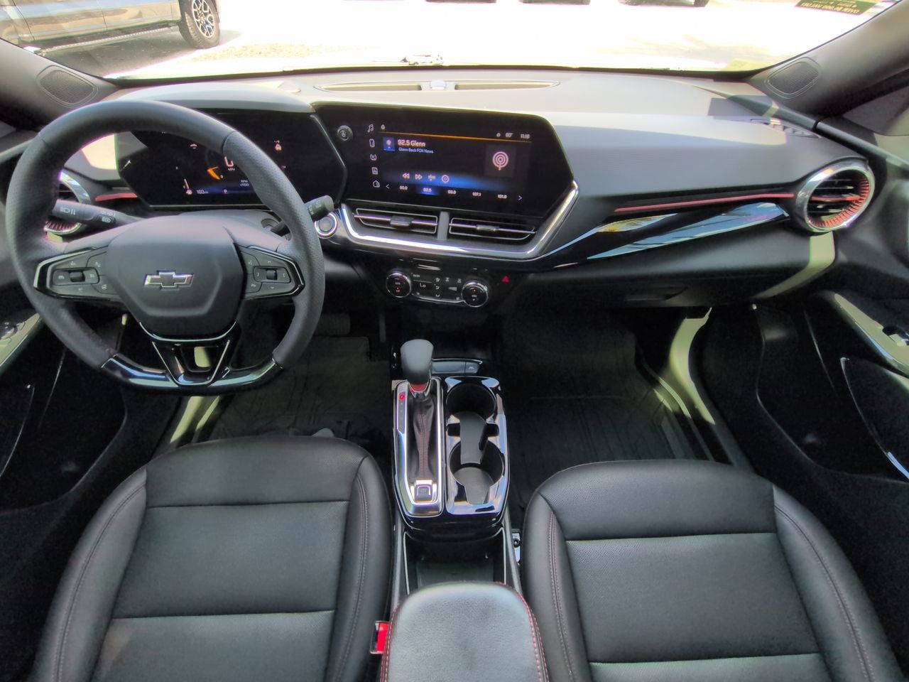Used 2025 Chevrolet Trax RS w/ Sunroof Package FWD image 15
