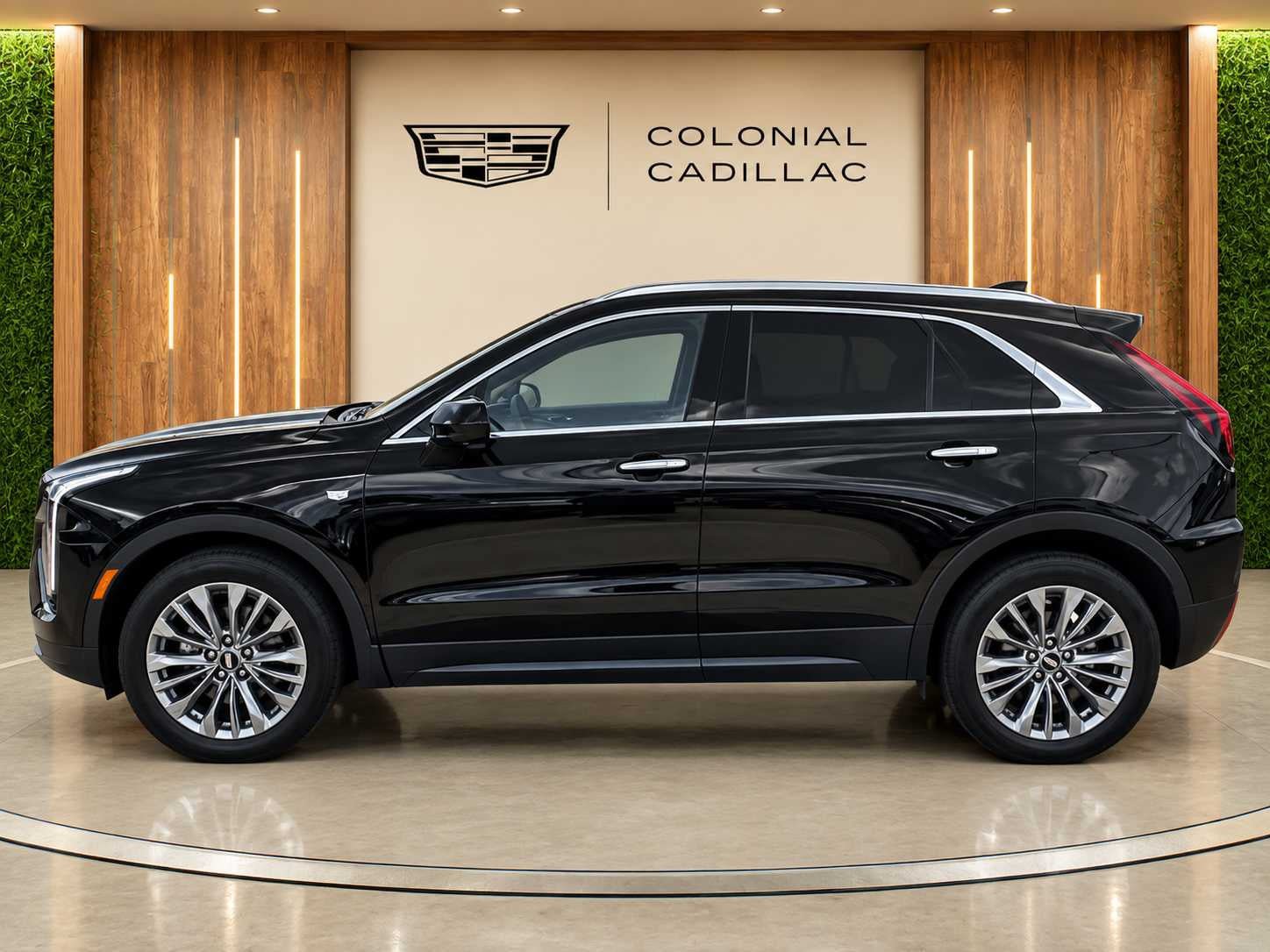 Used 2025 Cadillac XT4 Premium Luxury AWD/4WD image 2