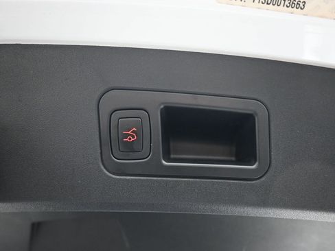 Used 2013 Tesla Model S Performance image 41