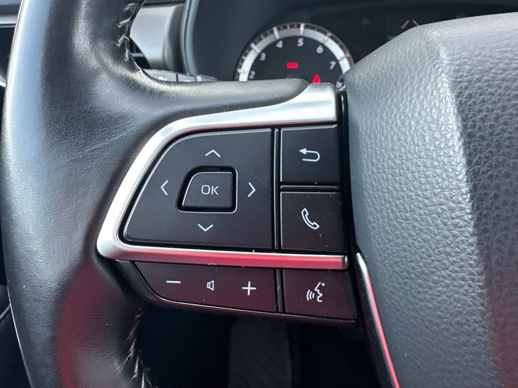 Used 2021 Toyota Highlander LE AWD/4WD image 36