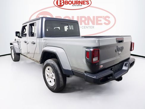 Used 2022 Jeep Gladiator Sport image 6