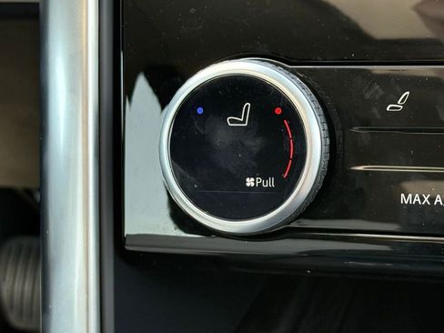 Used 2025 Land Rover Discovery S image 23