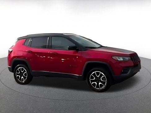 Used 2025 Jeep Compass Trailhawk AWD/4WD image 11