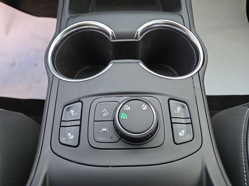 Used 2024 GMC Terrain SLT image 27