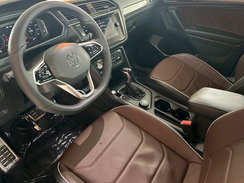 Used 2022 Volkswagen Tiguan SEL R-Line AWD/4WD image 10