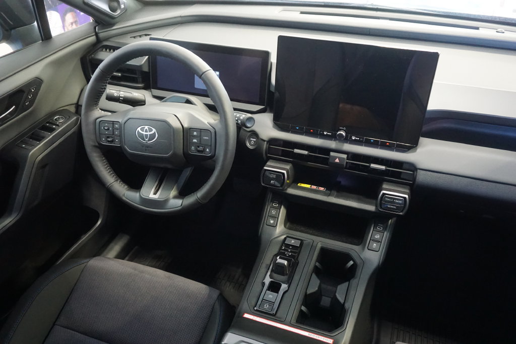 Used 2026 Toyota RAV4 XSE w/ Panoramic Sun Roof Package AWD/4WD image 30