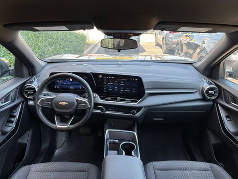 Used 2025 Chevrolet Equinox LT FWD image 33