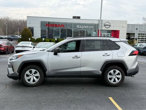 Used 2021 Toyota RAV4 LE image 4