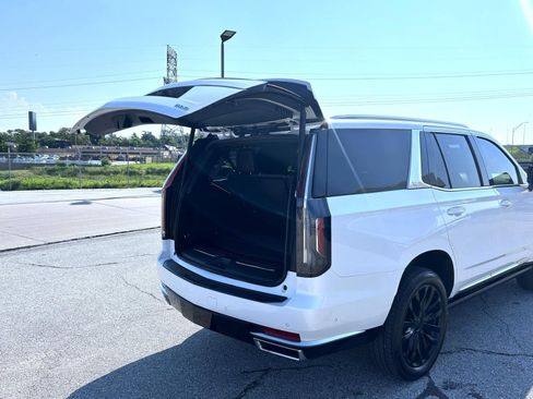 Certified 2024 Cadillac Escalade Premium Luxury w/ Performance Package AWD/4WD image 23
