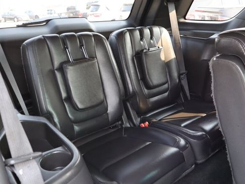 Used 2015 Ford Explorer XLT w/ Equipment Group 202B AWD/4WD image 11