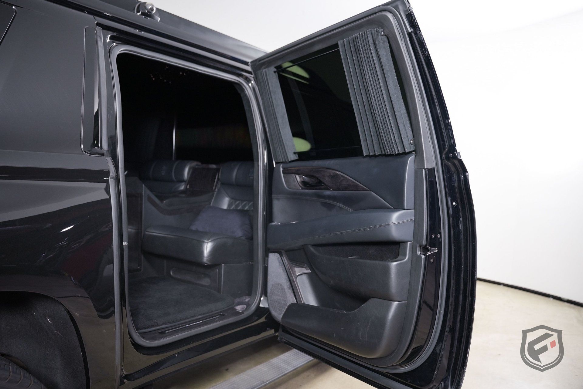 Used 2018 Cadillac Escalade ESV Platinum AWD/4WD image 31