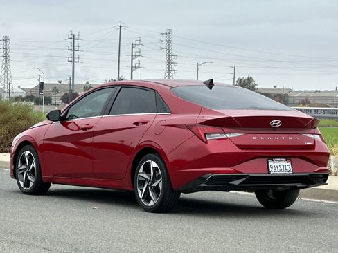 Used 2022 Hyundai Elantra Limited w/ Cargo Package image 6