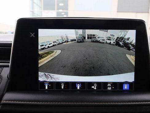 Used 2022 GMC Yukon SLT w/ SLT Premium Package image 20