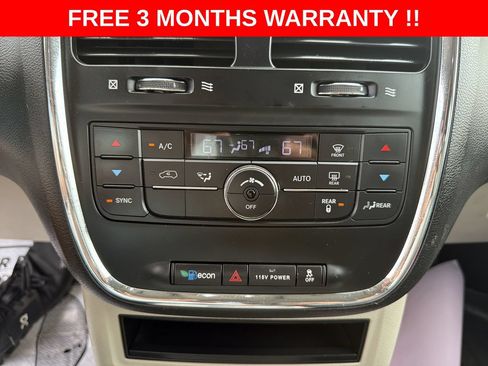 Used 2016 Chrysler Town & Country Touring FWD image 19