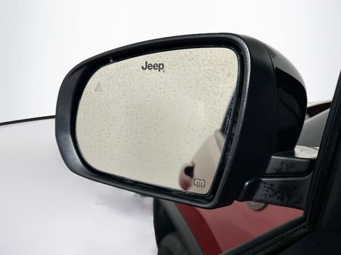 Used 2025 Jeep Compass Trailhawk AWD/4WD image 16