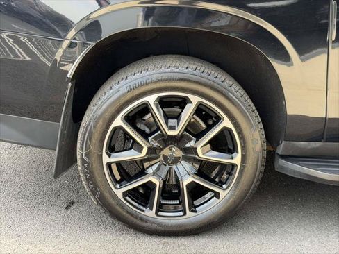 Used 2023 Chevrolet Suburban RST w/ Luxury Package AWD/4WD image 9