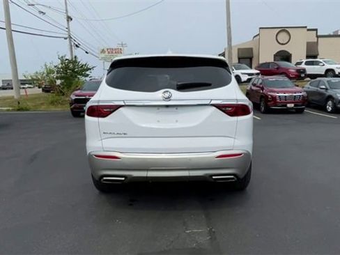 Used 2022 Buick Enclave Essence image 7