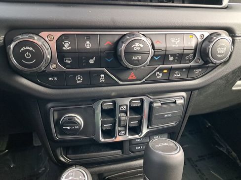 New 2025 Jeep Gladiator Sport w/ Premium Package image 23