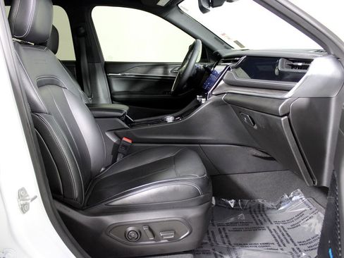 Used 2022 Jeep Grand Cherokee Overland image 14