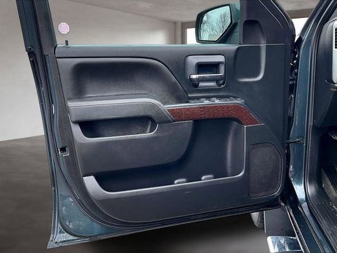 Used 2018 GMC Sierra 1500 SLE image 25