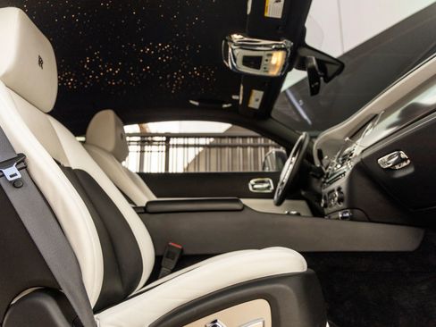 Used 2018 Rolls-Royce Wraith RWD image 55