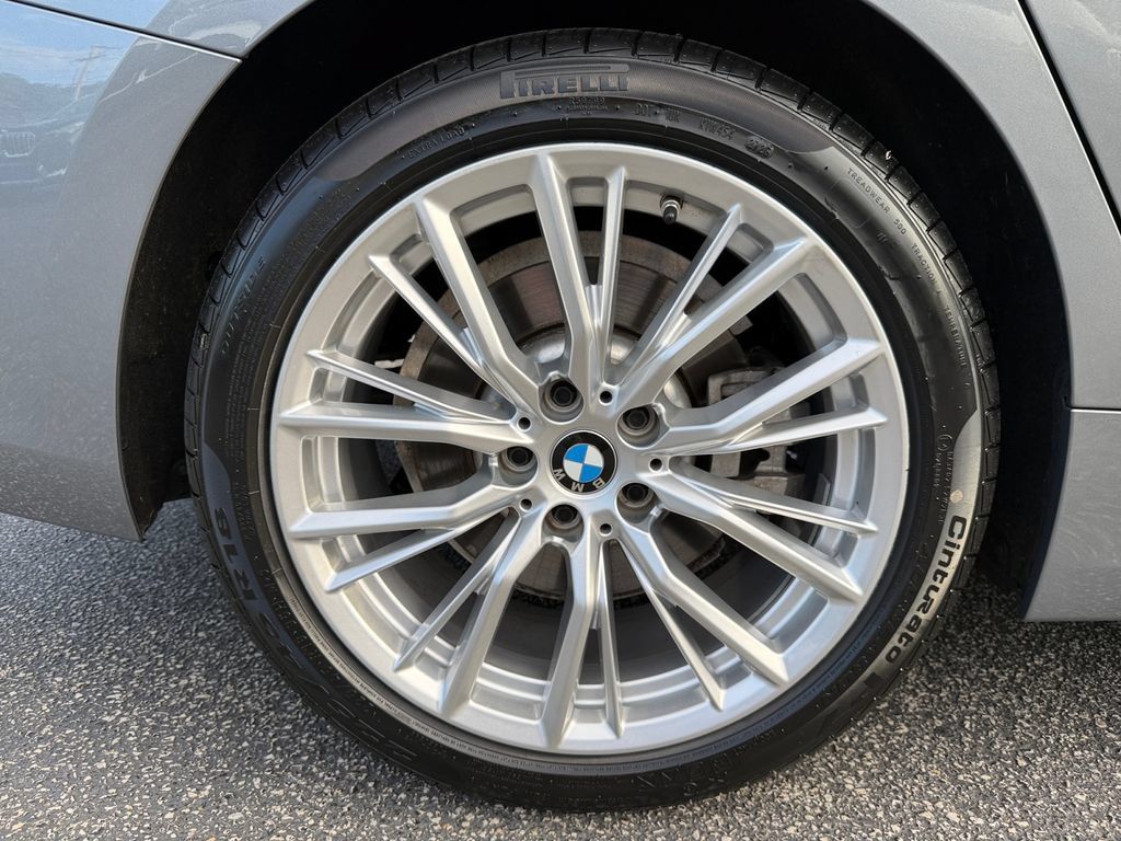 Certified 2024 BMW 330i xDrive Sedan w/ Premium Package AWD/4WD image 17