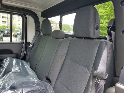 New 2025 Jeep Gladiator Sport image 15