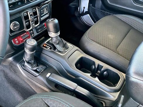 Used 2024 Jeep Wrangler Unlimited Rubicon 4xe AWD/4WD image 18