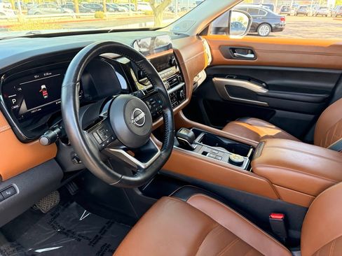 Certified 2023 Nissan Pathfinder Platinum w/ Cargo Package AWD/4WD image 17