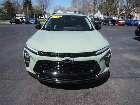 Used 2024 Chevrolet Trax ACTIV w/ Sunroof Package image 11