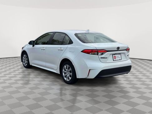 Used 2023 Toyota Corolla LE FWD image 5