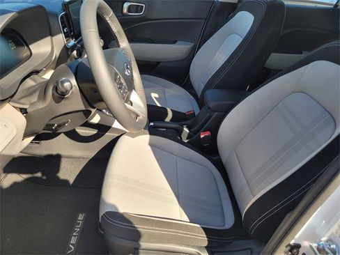 New 2025 Hyundai Venue SEL image 10