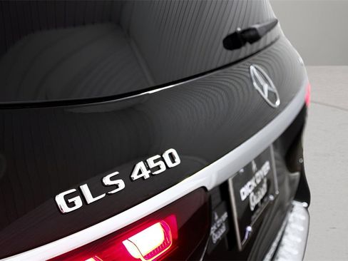 Used 2025 Mercedes-Benz GLS 450 4MATIC image 35