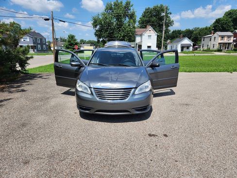 Used 2012 Chrysler 200 Touring FWD image 18