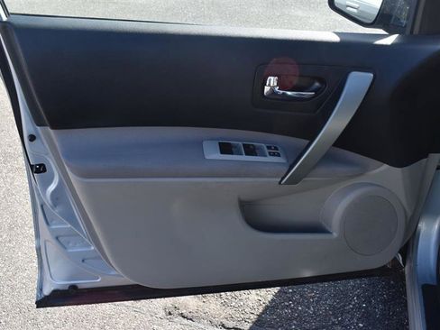 Used 2012 Nissan Rogue SV w/ Premium Pkg image 9