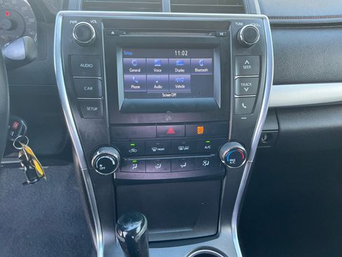 Used 2015 Toyota Camry SE image 10