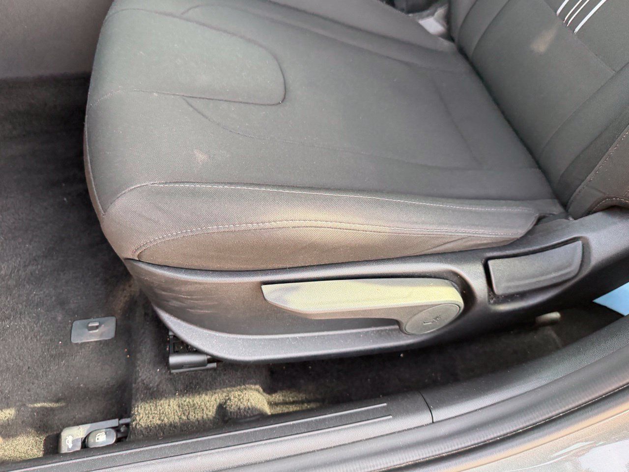 Used 2025 Hyundai Elantra SEL FWD image 20