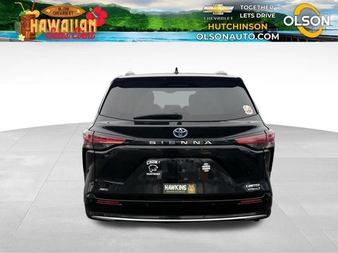 Used 2021 Toyota Sienna Limited image 4
