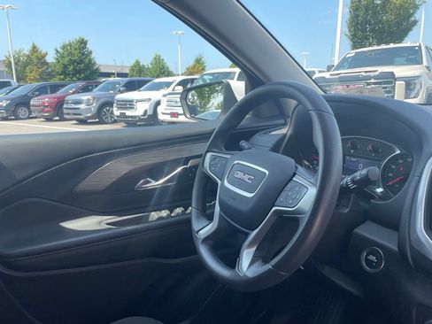 Used 2024 GMC Terrain SLE w/ Driver Convenience Package FWD image 29