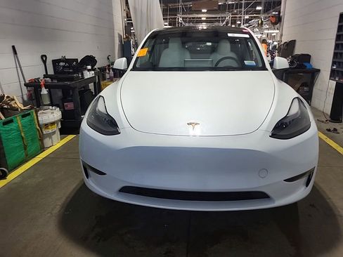 Used 2023 Tesla Model Y Long Range AWD/4WD image 2