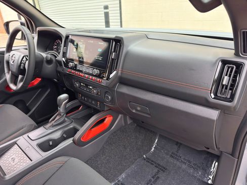 Used 2026 Nissan Frontier Pro-X w/ Pro-X Convenience Package RWD image 14