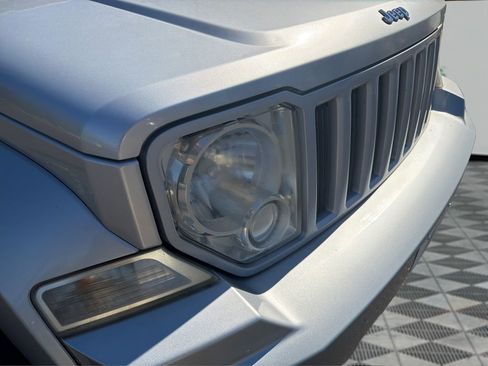 Used 2011 Jeep Liberty Sport image 39